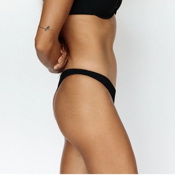 MAI Essentials Classic Bottom Bundle - Picture 3 of 11